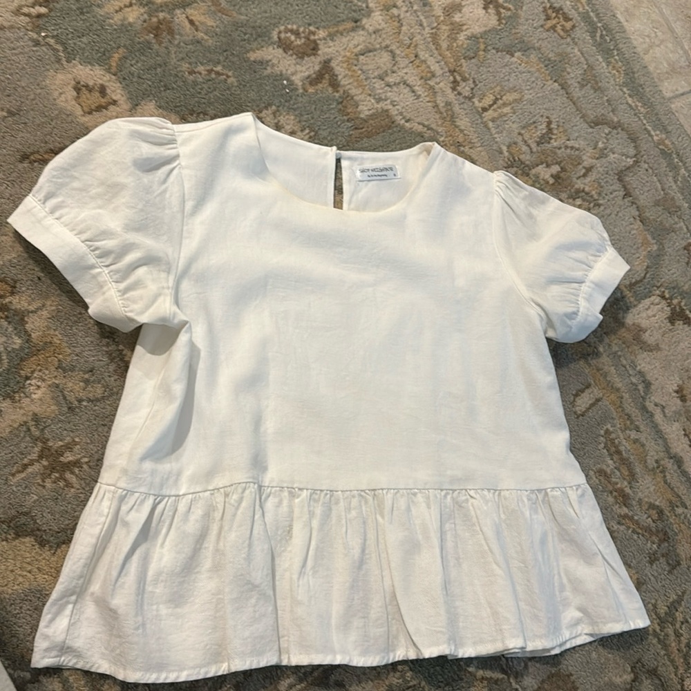 White puff sleeve blouse